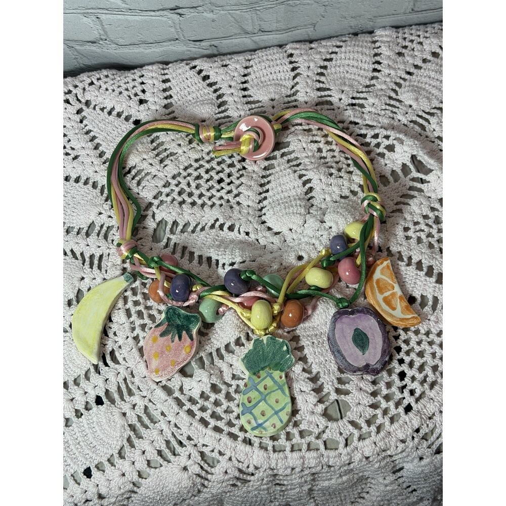 VINTAGE FRUIT SALAD CHARM BEAD NECKLACE Hand Painted Tropical Clay Rope‎ Kittish